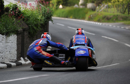 Tim Reeves and Patrick Farrance in action during the 2008 TT (Stephen Davison/Pacemaker Press International)